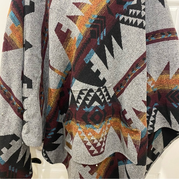 Wool Poncho one size fits all - Picture 2 of 3
